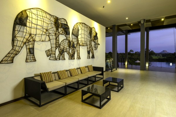 「アリヤ」とはシンハラ語で「象」の意味。どこかほっとする象のオブジェがあちこちに。